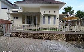 Villa Allesha Batu